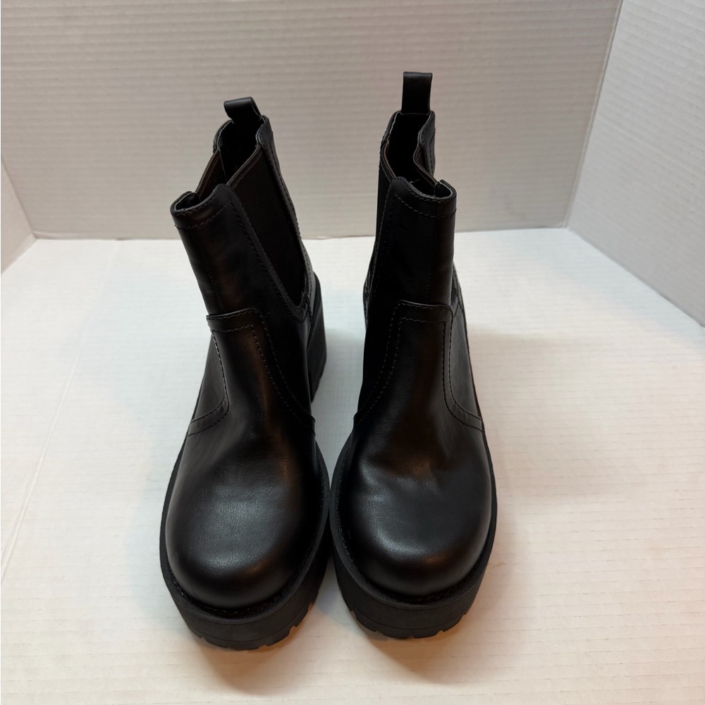 Lipstick Boutique Black Ankle Boots